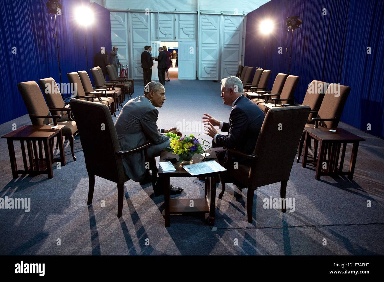 Stati Uniti Il presidente Barack Obama e il Primo Ministro Malcolm Turnbull dell Australia parlare dopo un incontro bilaterale a margine del vertice APEC Leader Novembre 17, 2015 a Manila nelle Filippine. Foto Stock