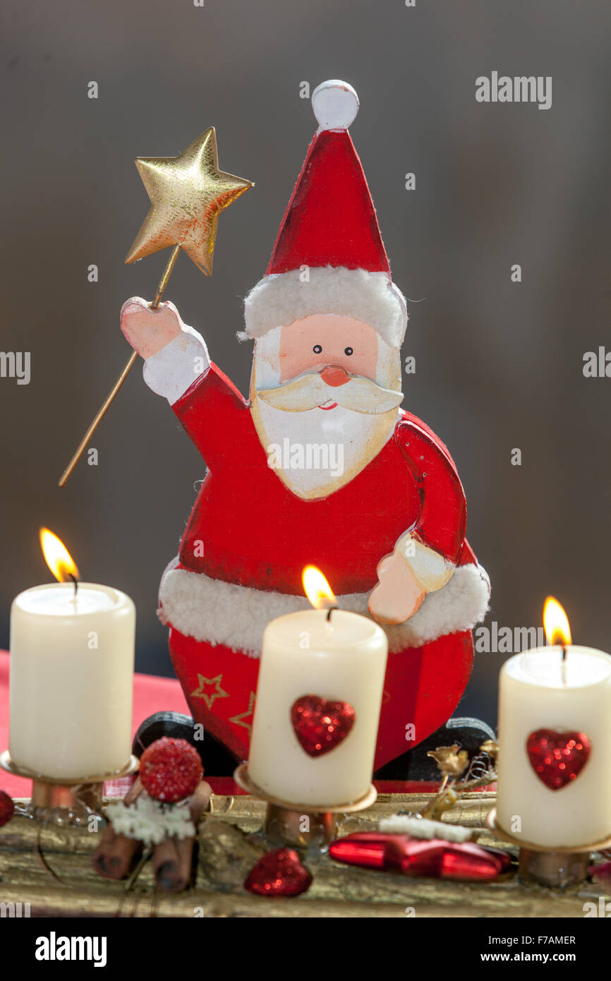 Decorazione di Babbo Natale, candela bruciante Foto Stock