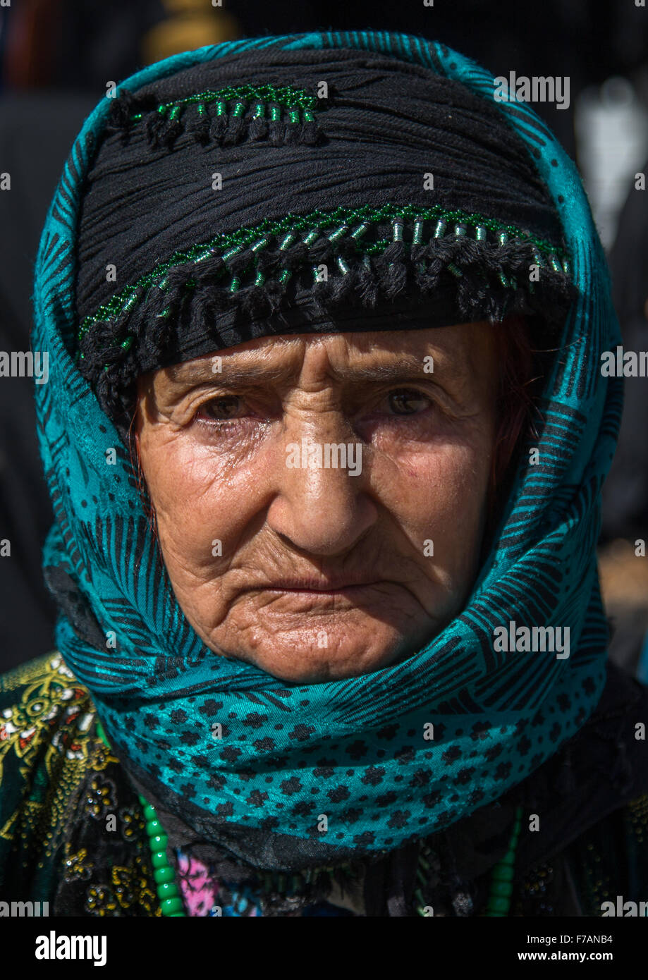 Persone anziane curde durante la celebrazione Ashura, il giorno della morte di imam Hussein, Kurdistan Provincia, Bijar, Iran Foto Stock
