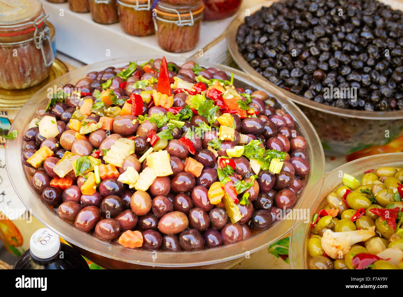 Olive, mercato alimentare di Ortigia, Siracusa, Sicilia, Italia Foto Stock