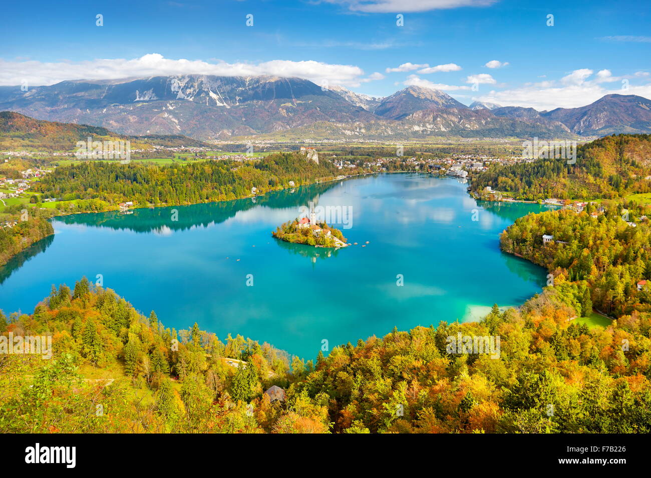 In autunno il lago di Bled e sulle Alpi Giulie, Slovenia Foto Stock
