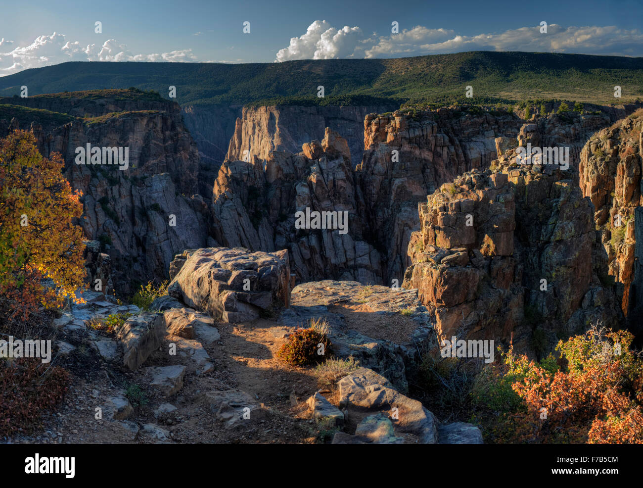 Echo Canyon e punti al di là di come si vede dall'Isola Grande punto di vista sul bordo sud del Black Canyon del Gunnison Foto Stock