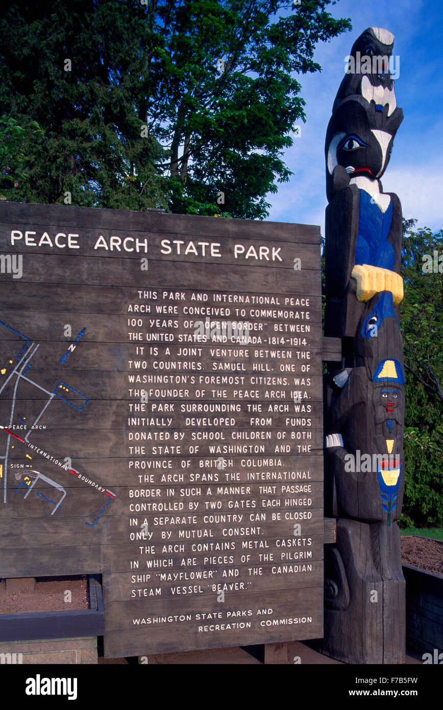 Arco della Pace del Parco Statale di Blaine, nello Stato di Washington, USA, il passaggio delle frontiere internazionali di Surrey, BC, British Columbia, Canada Foto Stock