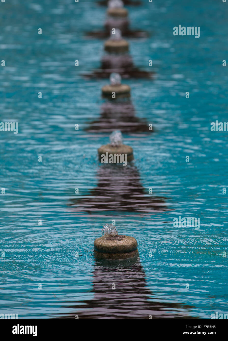 Molla-alimentato riflettendo la piscina nel giardino di aletta, Provincia di Isfahan, Kashan, Iran Foto Stock