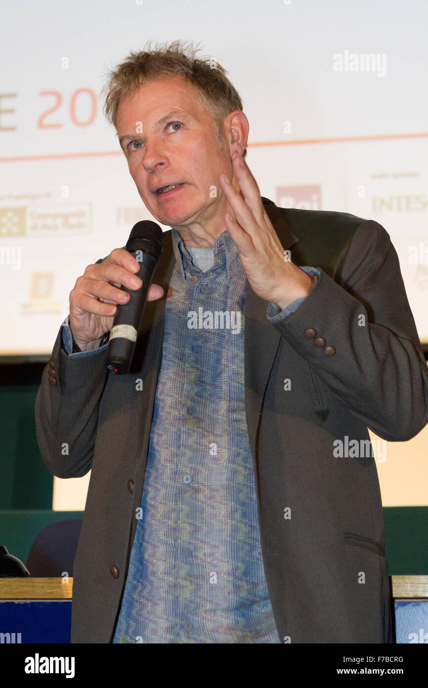 Torino, Italia. 27 Nov, 2015. English film del regista Julien Temple presenta il suo film 'l'Estasi di Wilko Johnson' al Torino Film Festival. Il Torino Film Festival (chiamato anche il Torino Film Festival, TFF) è un festival cinematografico internazionale che si svolge ogni anno a Torino, Italia. Tenuto ogni anno a novembre, è la seconda più grande festival del cinema in Italia, dopo il Festival del Cinema di Venezia. © Marco Destefanis/Pacific Press/Alamy Live News Foto Stock