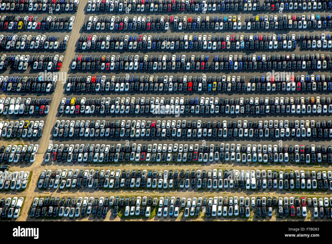 Importatore di autoveicoli, car trade, ampio parcheggio, vendite di auto, auto nuove, auto magazzino, Zülpich, Autoimport UE Carrello importare nuovamente i concessionari di automobili Auto Foto Stock