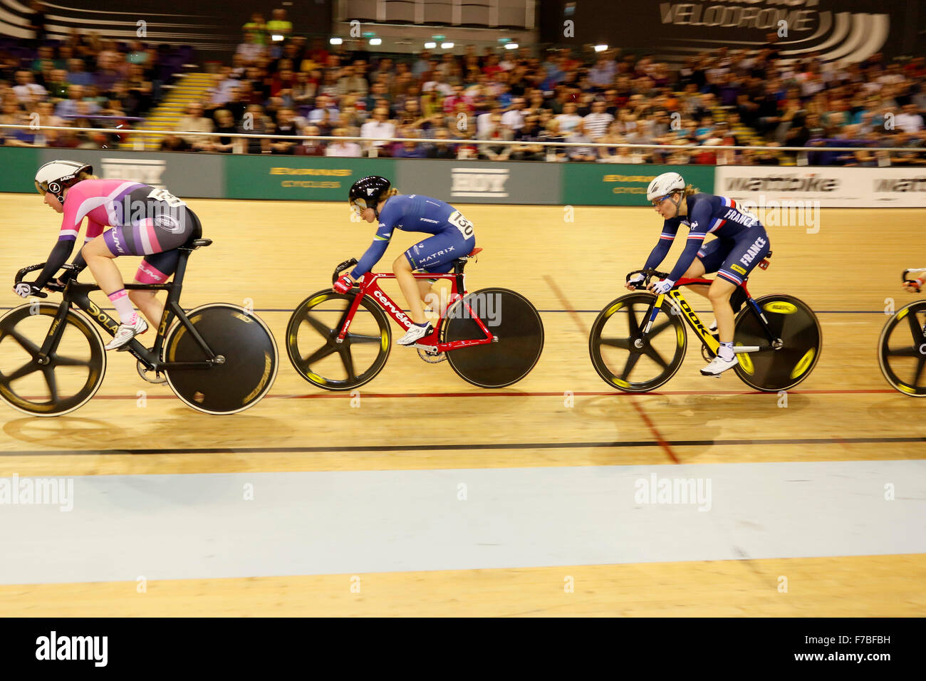 Glasgow. 28 Novembre, 2015.Serie di rivoluzione intorno a cinque. UCI Womens Gara a punti (20km). Laura Trott ottiene il primo posto Credito: Dan Cooke/Alamy Live News Foto Stock