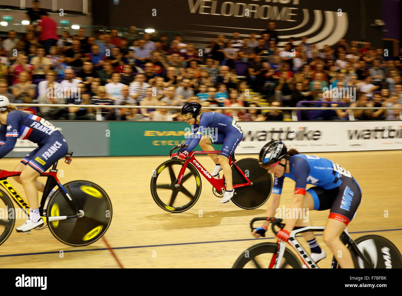 Glasgow. 28 Novembre, 2015.Serie di rivoluzione intorno a cinque. UCI Womens Gara a punti (20km). Laura Trott ottiene il primo posto Credito: Dan Cooke/Alamy Live News Foto Stock