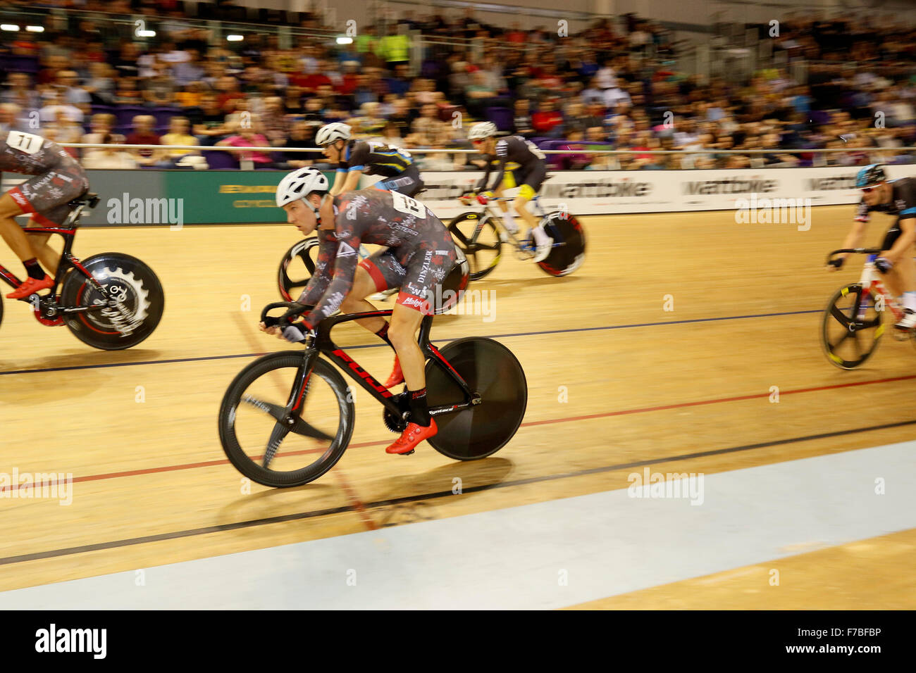 Glasgow. 28 Novembre, 2015.Serie di rivoluzione intorno a cinque.Elite Mens punti in campionato gara. Marcel kalz Credito: Dan Cooke/Alamy Live News Foto Stock