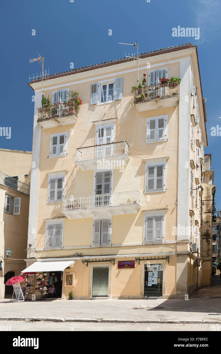 Si tratta di un vecchio edificio nella vecchia città di Corfù. Corfù Foto Stock