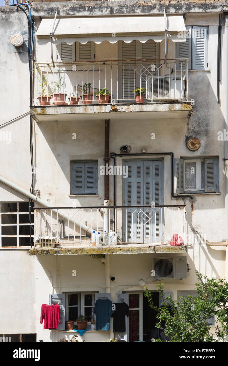 Appartamenti in una stradina nella vecchia città di Corfù. Corfù Foto Stock