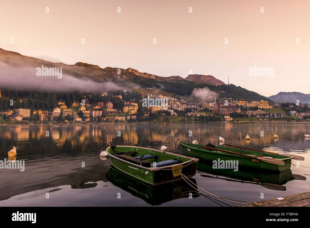 Sunrise in nobili Ski Ressort San Moritz in estate, Engadina, dei Grigioni, Svizzera, Grigioni, San Moritz Foto Stock