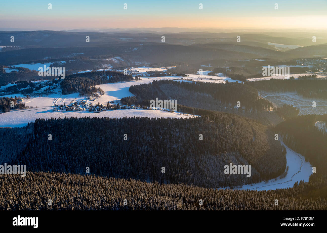 Località Lenneplätze nella neve, Winterberg, Hochsauerlandkreis, neve Inverno Sport invernali, la Renania settentrionale-Vestfalia, Germania, Foto Stock
