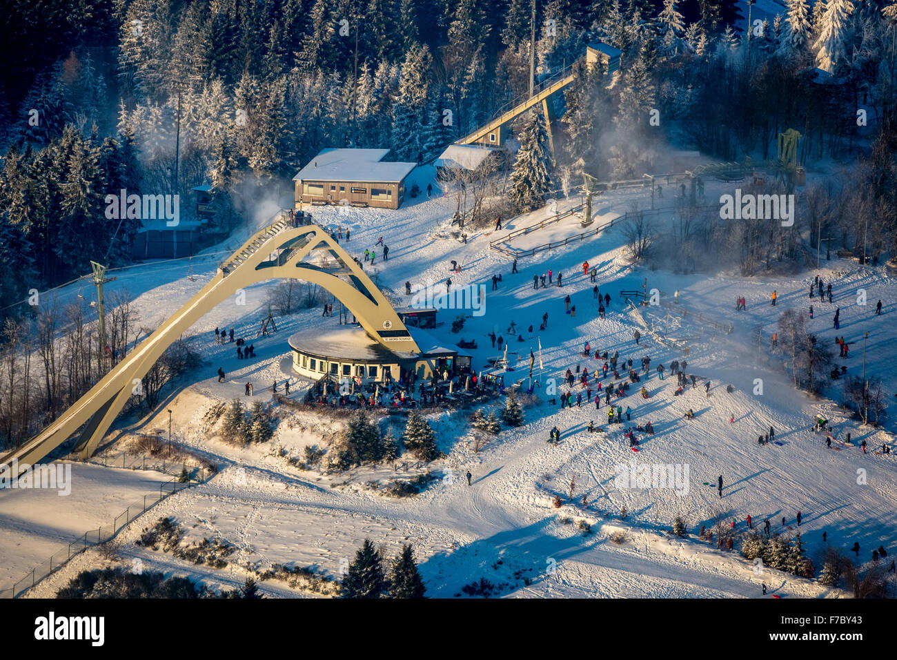 Salto con gli sci, sport invernali, Saint George Schanze Winterberg, Winterberg, Sauerland, Renania settentrionale-Vestfalia, Germania, Europa, antenna Foto Stock