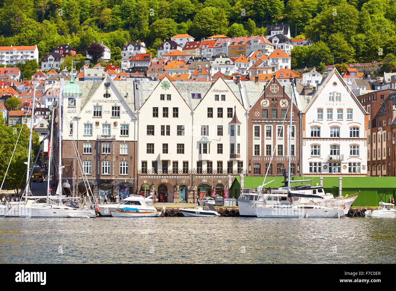 Vista di edifici storici, Bryggen, Bergen, Norvegia UNESCO Foto Stock
