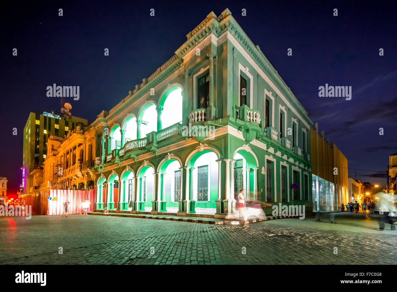 Hotel Centrale, la vita di strada nel centro di Santa Clara a Parque de Santa Clara Santa Clara, Cuba, Villa Clara, Cuba, Foto Stock