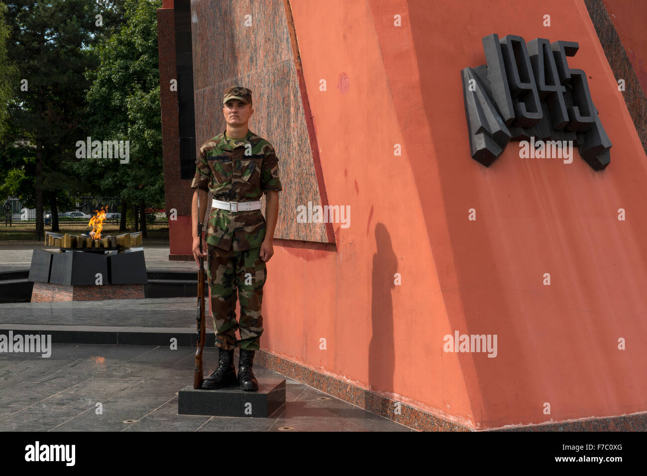 Soldato, durante la seconda guerra mondiale il complesso memoriale Eternitate, Chisinau Foto Stock