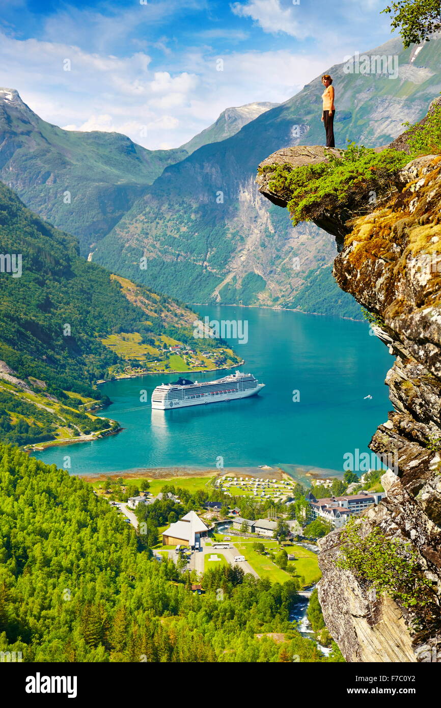 La nave di crociera nel Fiordo di Geiranger, Norvegia Foto Stock