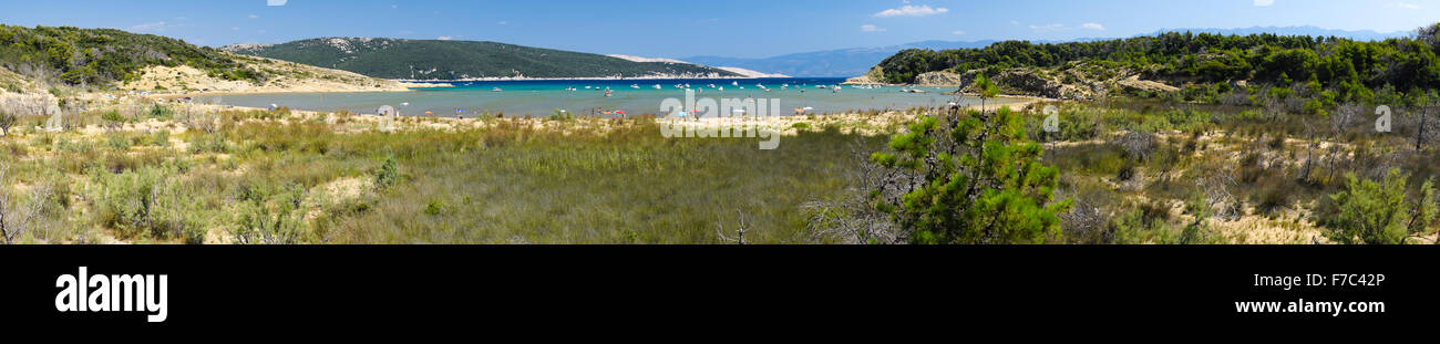 Le coste incontaminate e acque cristalline dell'isola di Rab, Croazia. Foto Stock