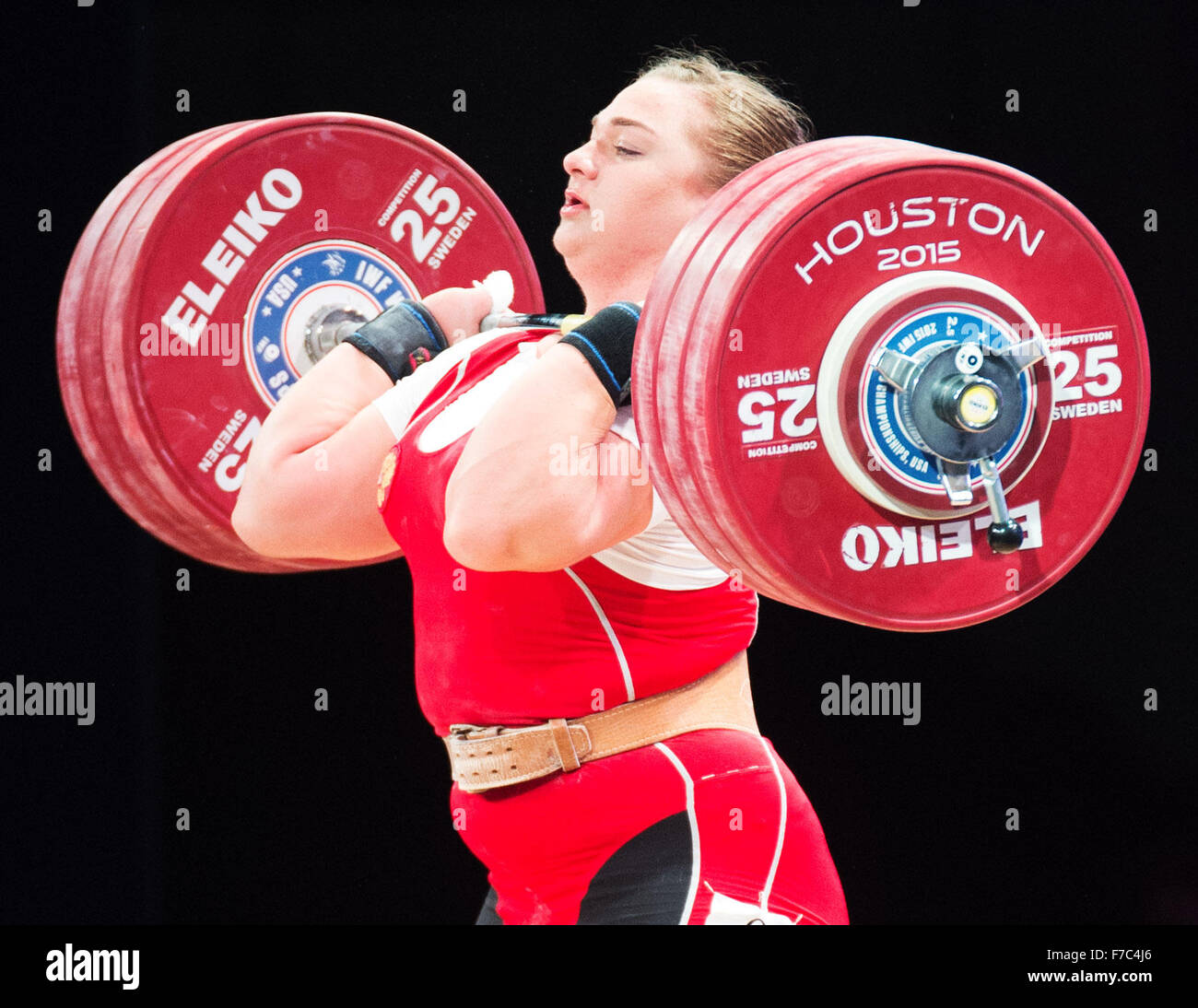 26 novembre 2015: Tatiana Kashirina vince la medaglia d'oro nel pulire e jerk e nel totale delle donne 75+ Classe al mondo Weightlfting campionati di Houston, Texas. Brent Clark/Alamy Live News Foto Stock