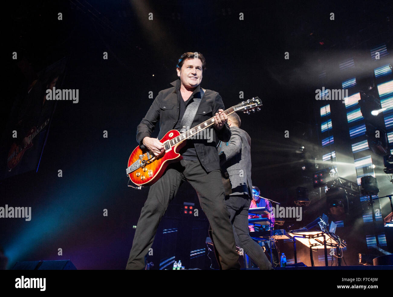 Glasgow, Scotland, Regno Unito. 28 Nov, 2015. Charlie Burchill e Jim Kerr dei Simple Minds eseguire al VEDERE Idro il 28 novembre 2015 a Glasgow, Scotland Credit: Sam Kovak/Alamy Live News Foto Stock