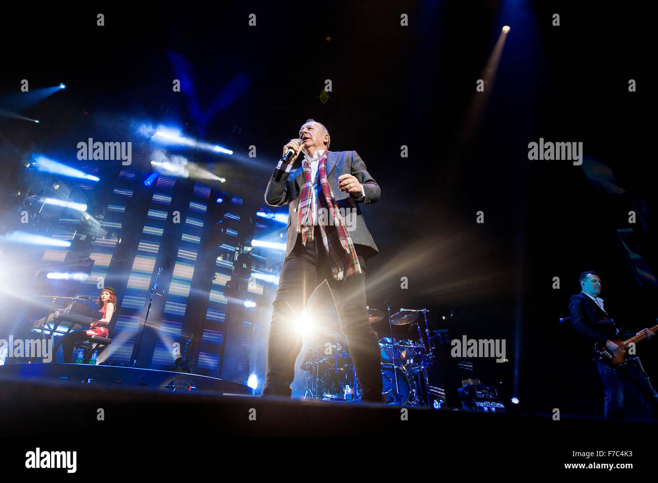Jim Kerr dei Simple Minds esegue al VEDERE Idro il 28 novembre 2015 a Glasgow, Scotland Credit: Sam Kovak/Alamy Live News Foto Stock
