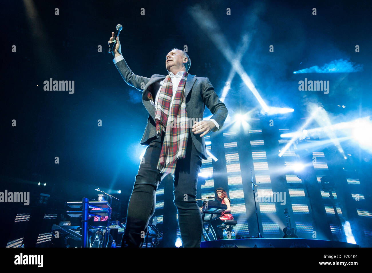 Jim Kerr dei Simple Minds esegue al VEDERE Idro il 28 novembre 2015 a Glasgow, Scotland Credit: Sam Kovak/Alamy Live News Foto Stock