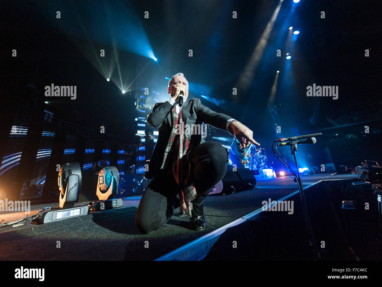 Jim Kerr dei Simple Minds esegue al VEDERE Idro il 28 novembre 2015 a Glasgow, Scotland Credit: Sam Kovak/Alamy Live News Foto Stock