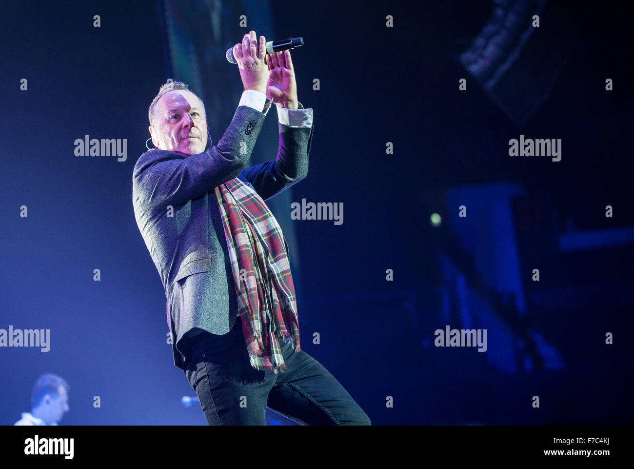 Jim Kerr dei Simple Minds esegue al VEDERE Idro il 28 novembre 2015 a Glasgow, Scotland Credit: Sam Kovak/Alamy Live News Foto Stock