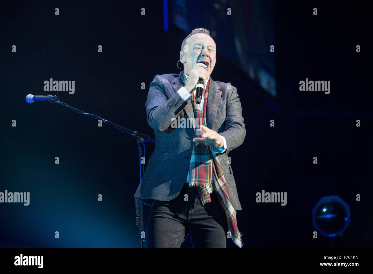 Jim Kerr dei Simple Minds esegue al VEDERE Idro il 28 novembre 2015 a Glasgow, Scotland Credit: Sam Kovak/Alamy Live News Foto Stock