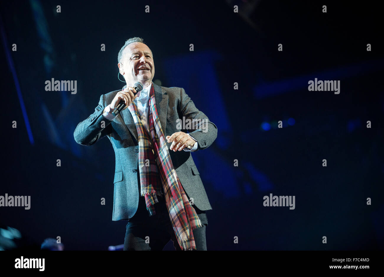 Jim Kerr dei Simple Minds esegue al VEDERE Idro il 28 novembre 2015 a Glasgow, Scotland Credit: Sam Kovak/Alamy Live News Foto Stock