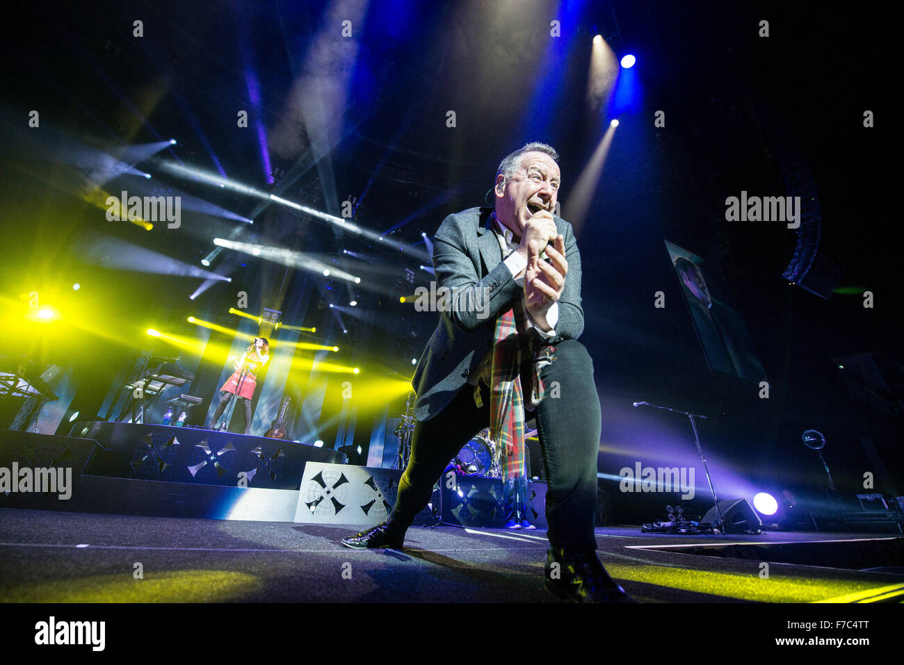 Jim Kerr dei Simple Minds esegue al VEDERE Idro il 28 novembre 2015 a Glasgow, Scotland Credit: Sam Kovak/Alamy Live News Foto Stock