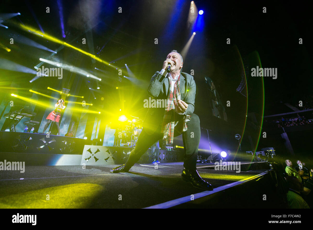 Jim Kerr dei Simple Minds esegue al VEDERE Idro il 28 novembre 2015 a Glasgow, Scotland Credit: Sam Kovak/Alamy Live News Foto Stock