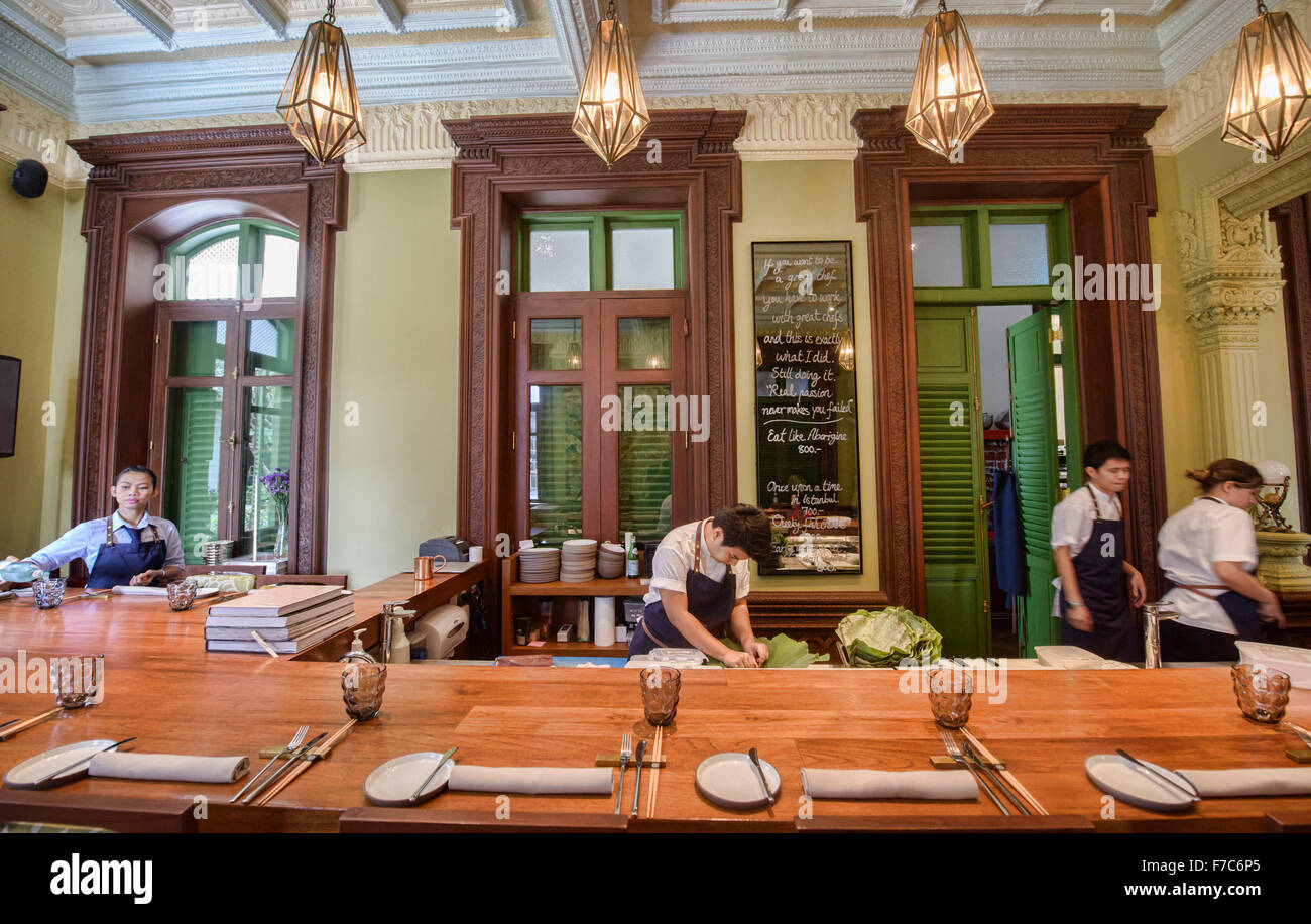 L'interno della bella casa coloniale su Sathorn ristorante, Bangkok, Thailandia Foto Stock