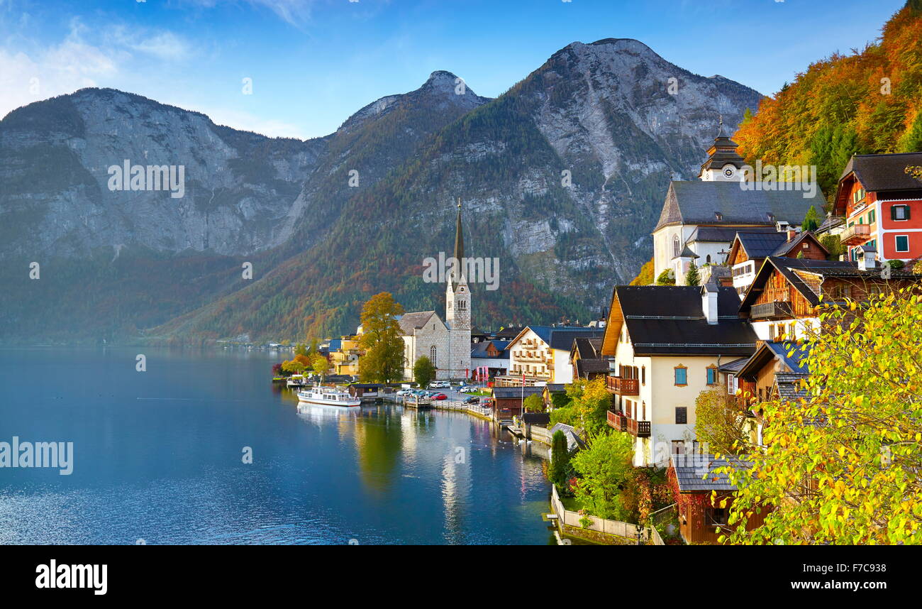 Hallstatt villaggio di montagna, Salzkammergut, Alpi austriache, Austria, UNESCO Foto Stock