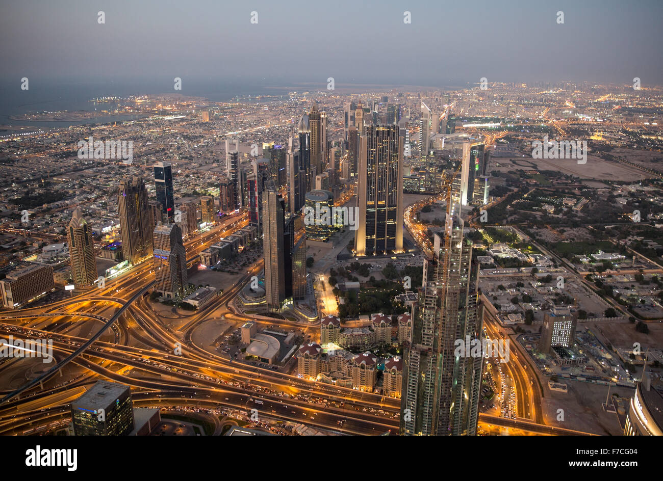 La vista dalla cima del Burj Khalifa, l'edificio più alto del mondo. Foto Stock