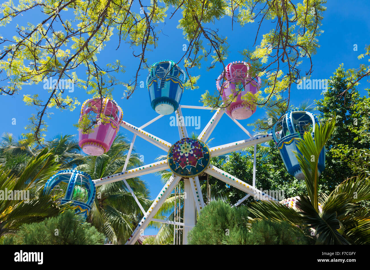 Piccolo nostalgico ruota panoramica Ferris in Boracay, Filippine Foto Stock