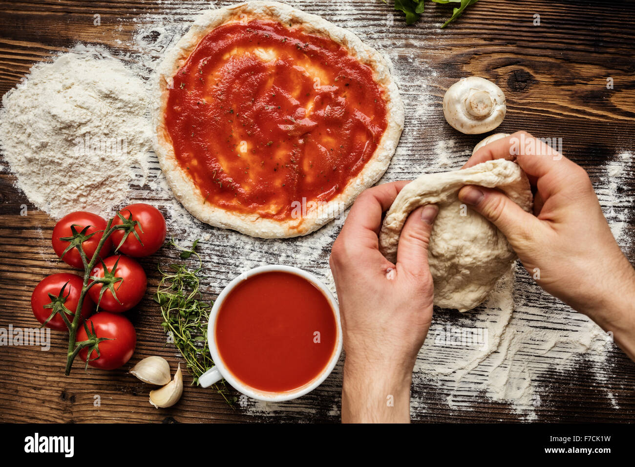 Fresco italiano originale materie preparato per pizza Foto Stock