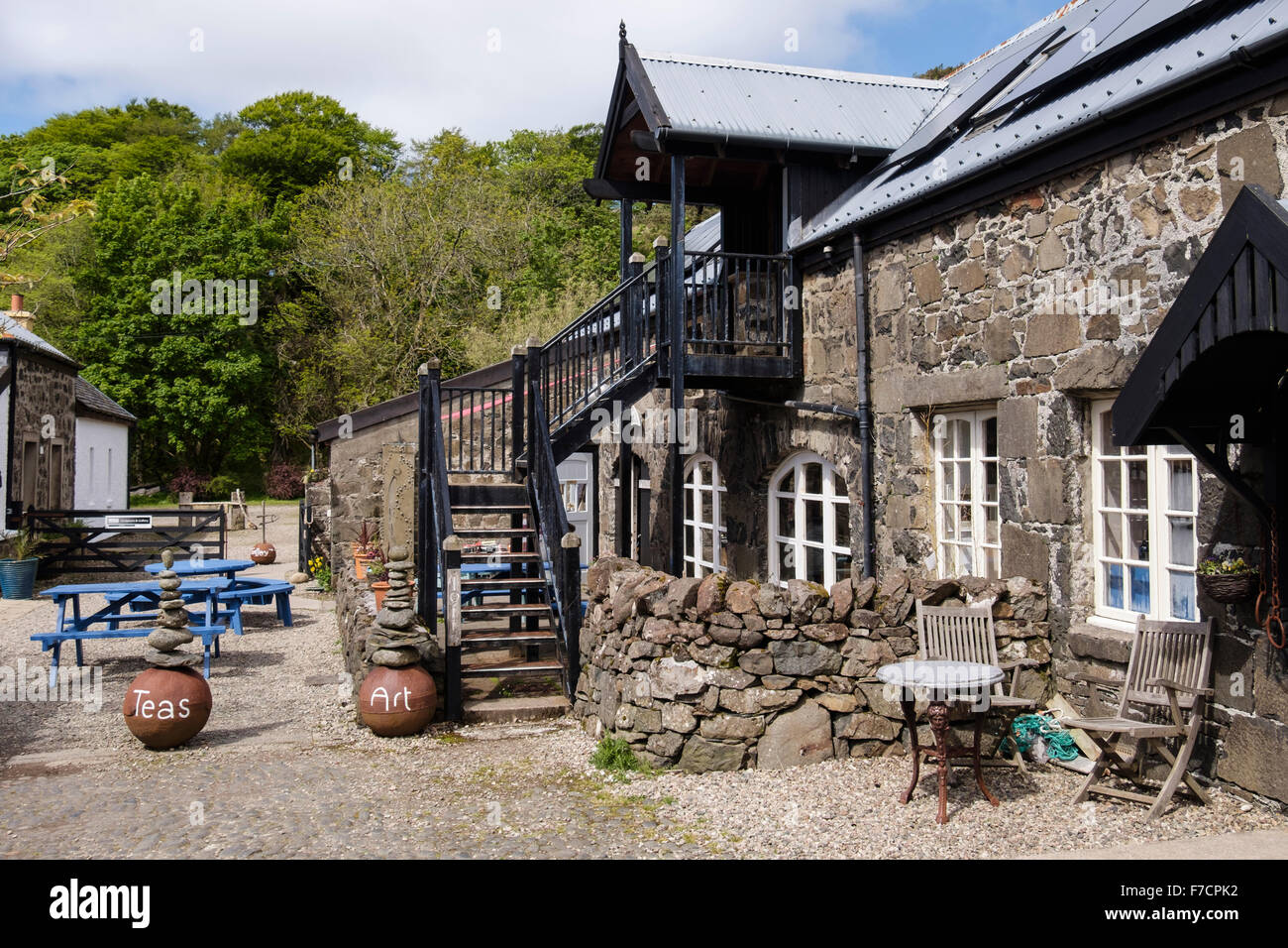 Il Cafe@Calgary Arts cortile. Calgary da Dervaig, Isle of Mull, Argyll and Bute, Ebridi Interne, Western Isles, Scotland, Regno Unito Foto Stock