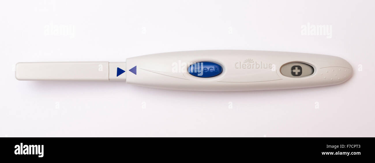 Mólndal, Svezia - 28 febbraio 2007: Positivo Clearblue home test di  gravidanza isolati su sfondo bianco Foto stock - Alamy