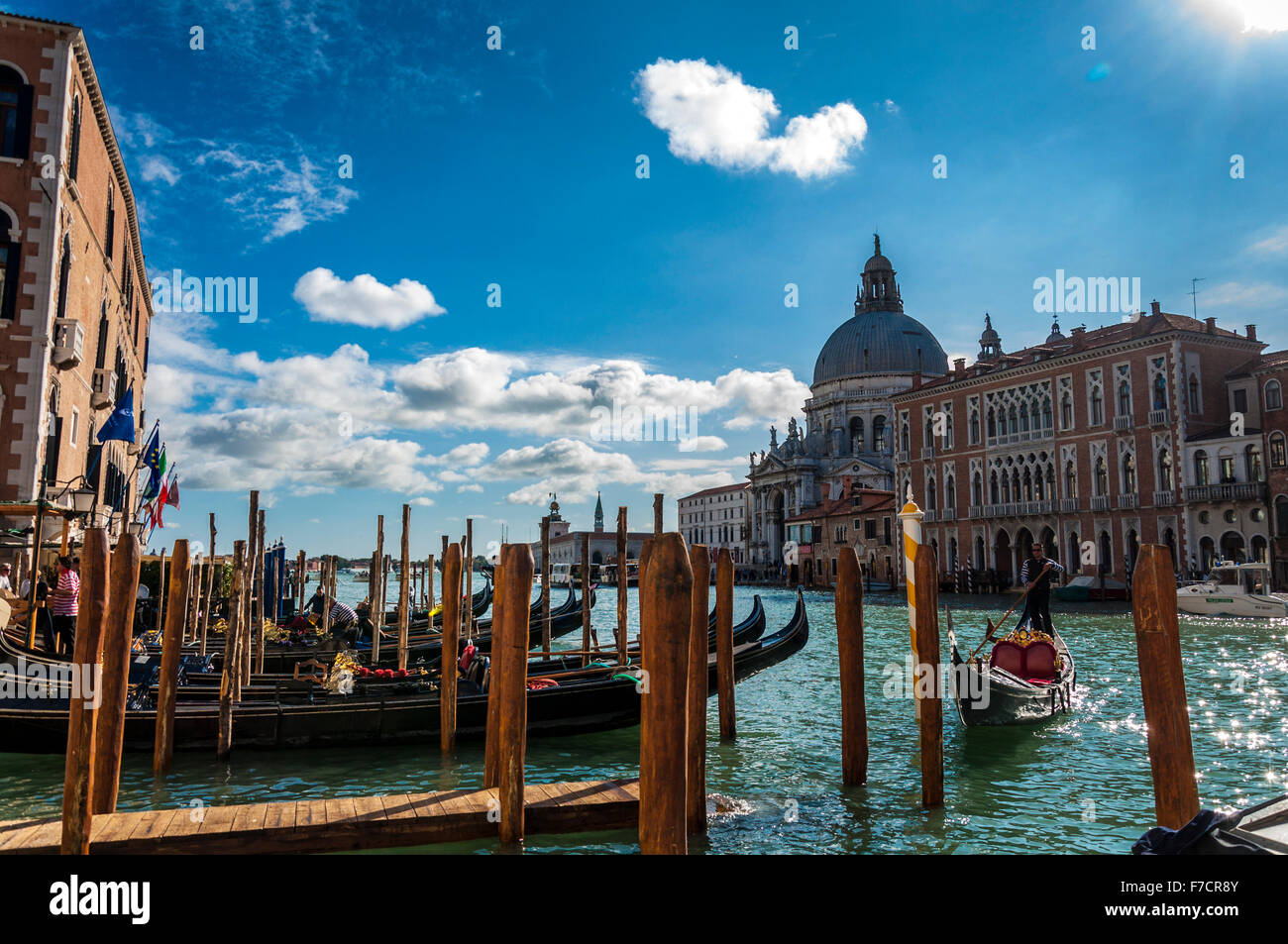 Gondole sul Canal Grande a Venezia, Italia Foto Stock