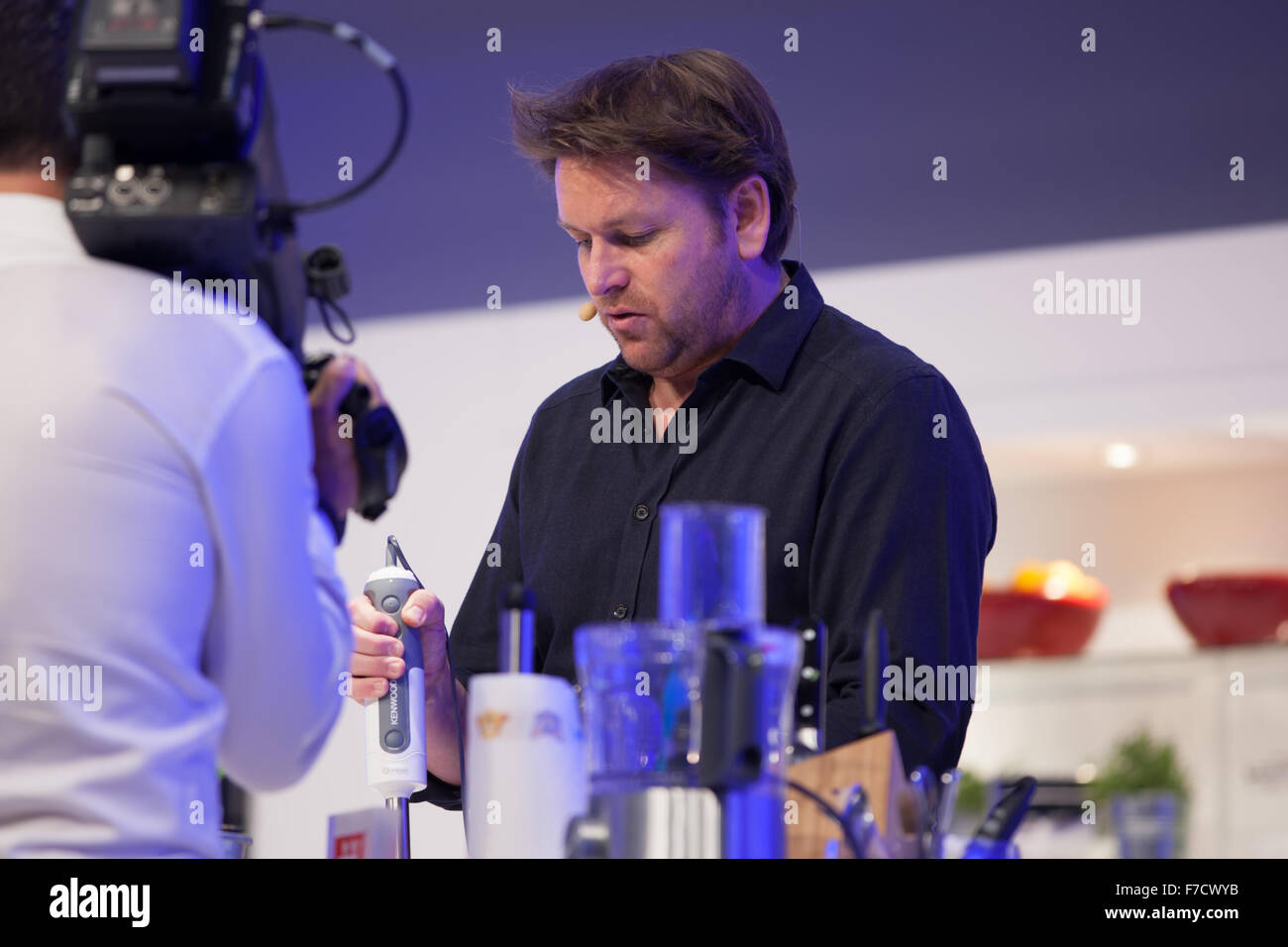 Birmingham, Regno Unito. 29 Nov, 2015. James Martin in Supertheater divertente la folla. Credito: Steven roe/Alamy Live News Foto Stock