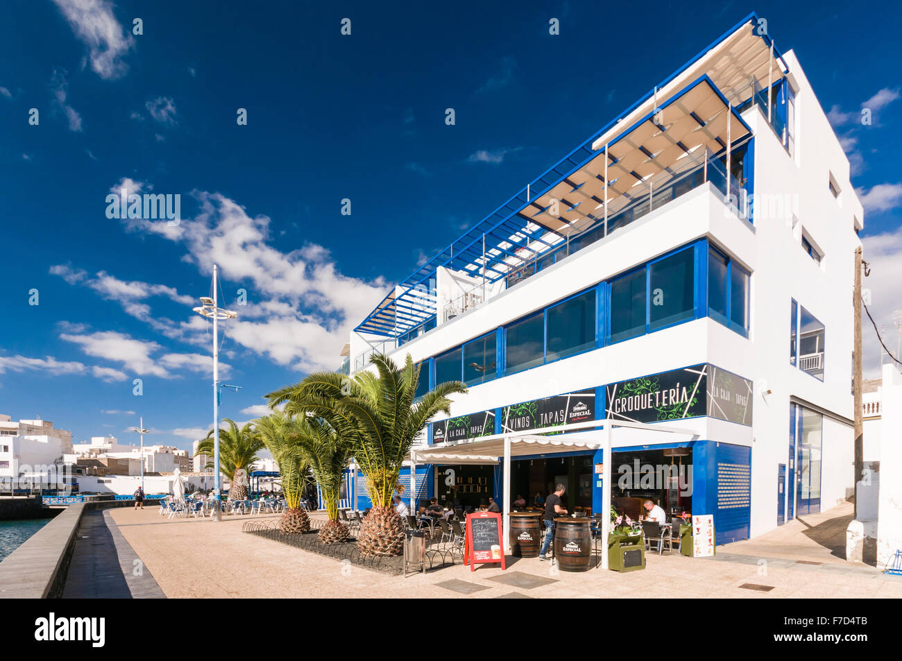 Il Tapas bar accanto al porto di Arrecife, Lanzarote. Foto Stock