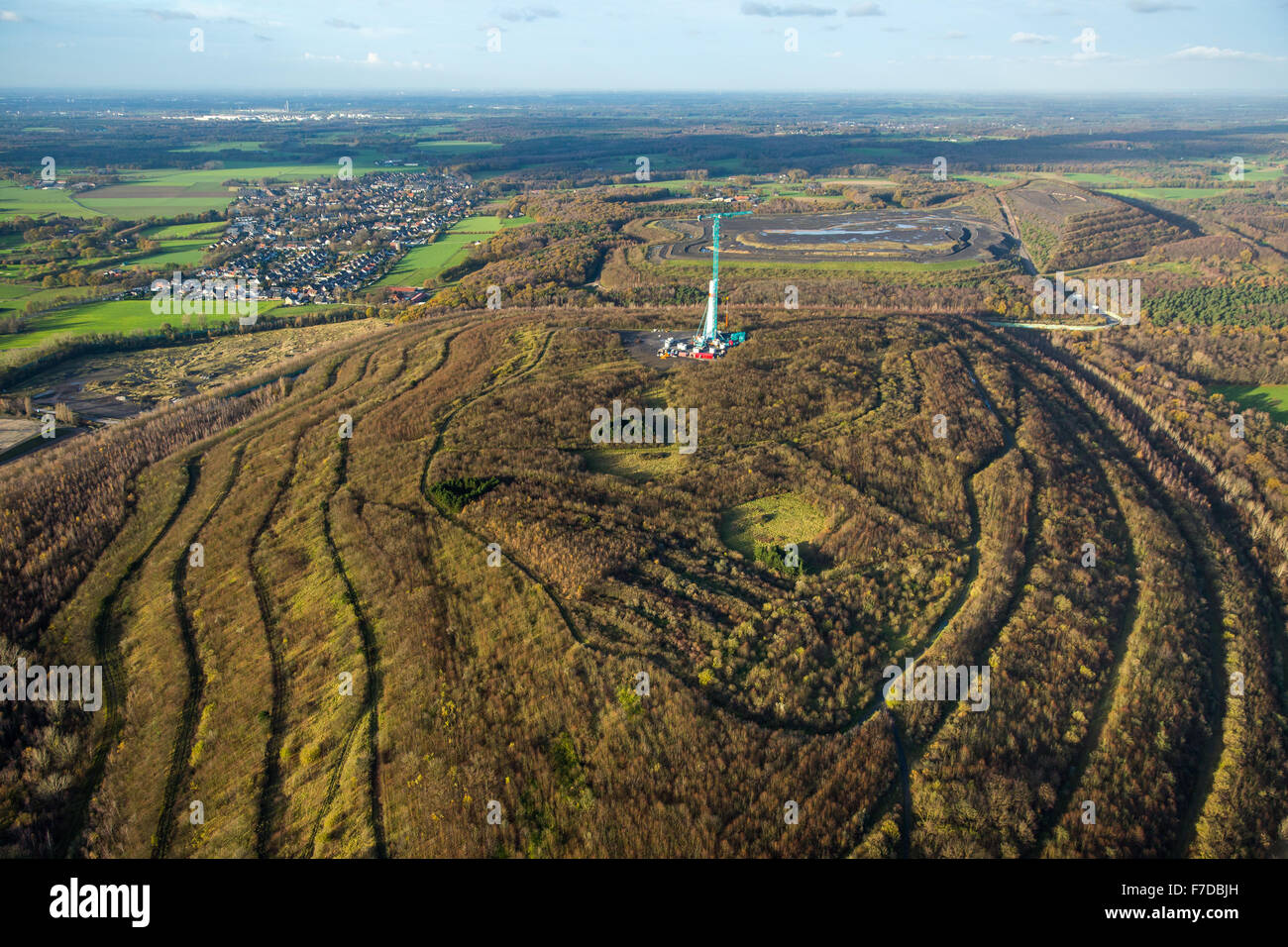 La costruzione di un grande impianto eolico s nell'heap Lohberg, altezza lavoratori, Dinslaken, regione della Ruhr, Renania settentrionale-Vestfalia, Germania Foto Stock