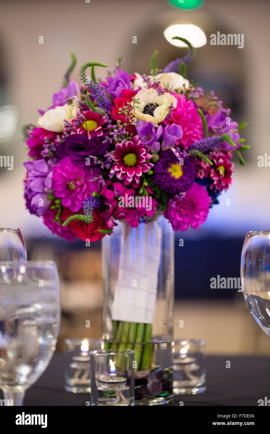 Mazzo di fiori per la sposa il giorno delle nozze. Foto Stock