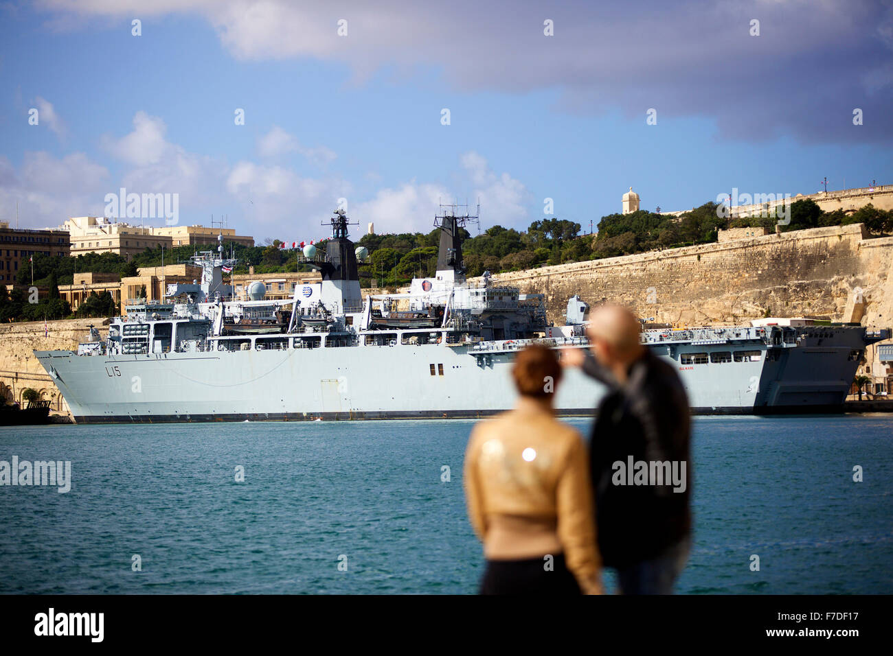 La Valletta, Malta. 29 Nov, 2015. HMS baluardo del Regno Unito, la nave è vista sul Porto Grande di La Valletta, Malta, il nov. 29, 2015. I capi di governo del Commonwealth riuniti (CHOGM) si è conclusa a Malta la domenica con un accordo sulle nuove misure per contrastare il cambiamento climatico e di combattere la radicalizzazione. © Jin Yu/Xinhua/Alamy Live News Foto Stock