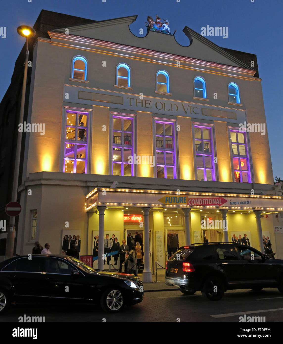 La Old Vic Theatre al crepuscolo,Waterloo Rd,Borough di Lambeth,Greater London,Inghilterra REGNO UNITO Foto Stock