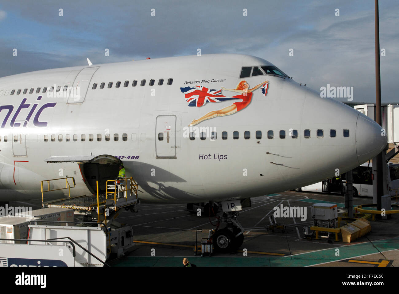 Virgin Atlantic Boeing 747 Hot Lips logo battenti bandiera Foto Stock