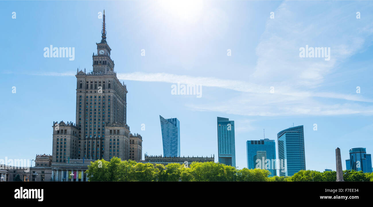 Palazzo della Cultura e della scienza e Palazzo di grattacieli, skyline, Varsavia, Mazovia Provincia, Polonia Foto Stock