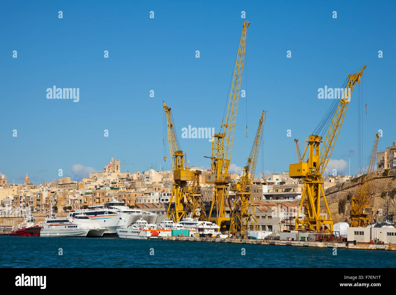 Le navi in bacino di carenaggio di Grand Harbour (La Valletta, Malta) Foto Stock